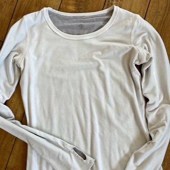 💞reversible LULULEMON every yogi long sleeve - Picture 7 of 16